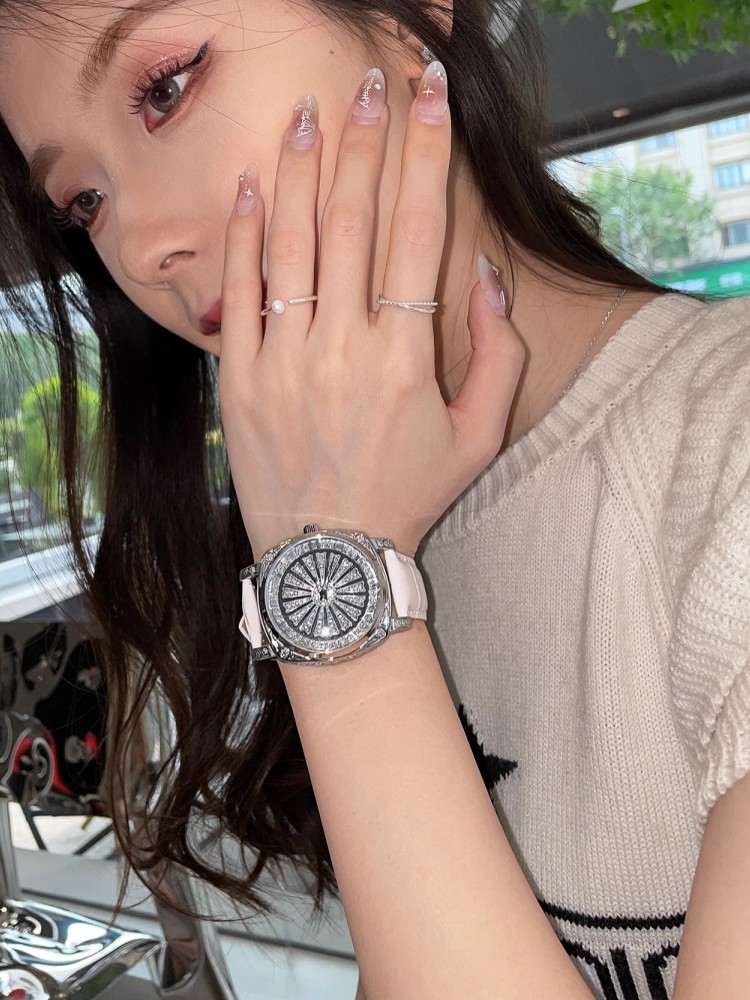 Reloj de cuarzo con diamantes  - Leatherwork Ideas reseña y precio