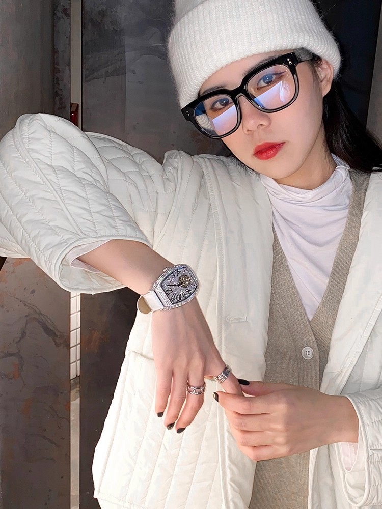 Reloj mecánico con tachuelas d - Leatherwork Ideas reseña y precio