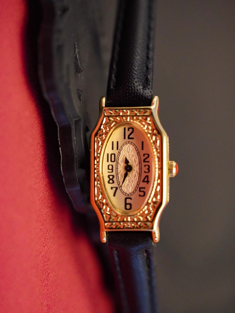 Reloj de Cuarzo Dorado con Pun - Leatherwork Ideas reseña y precio
