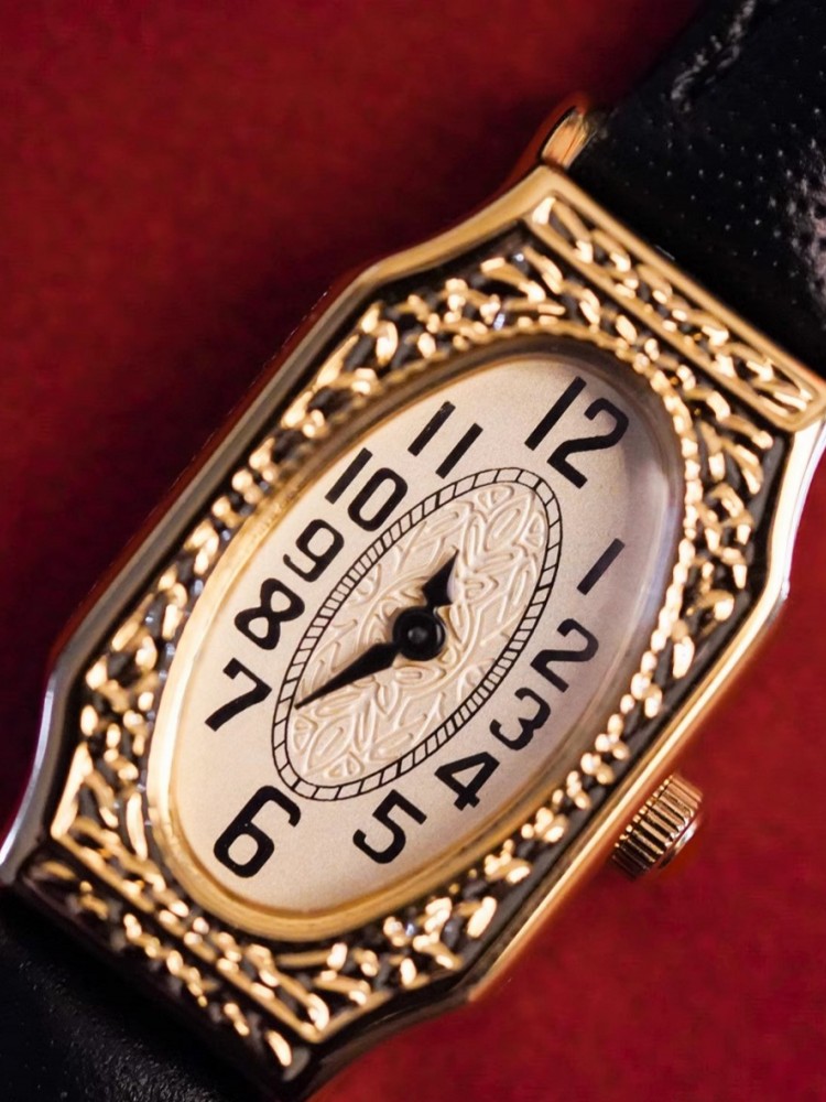 Reloj de Cuarzo Dorado con Pun - Leatherwork Ideas reseña y precio