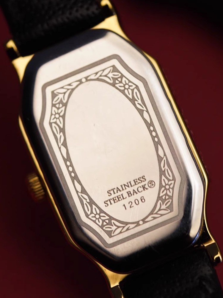 Reloj de Cuarzo Dorado con Pun - Leatherwork Ideas reseña y precio